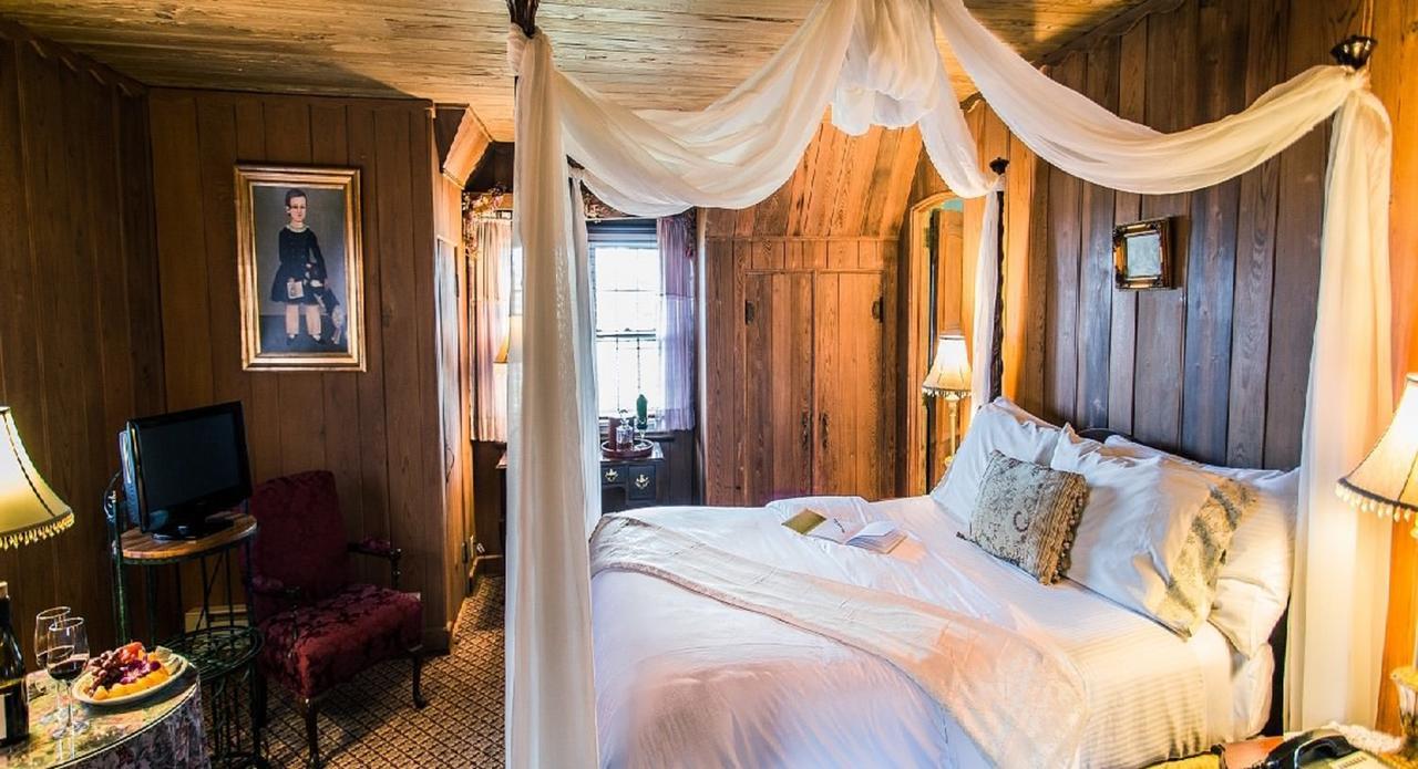 Inn The French Manor &